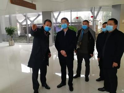 何永宏深入一線督導(dǎo)生活物資保障與企業(yè)復(fù)工復(fù)產(chǎn)，看望慰問(wèn)醫(yī)務(wù)人員并關(guān)注食用農(nóng)產(chǎn)品初加工發(fā)展